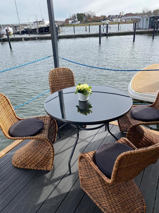Premium Hausboot Sonneninsel Botel Lübeck